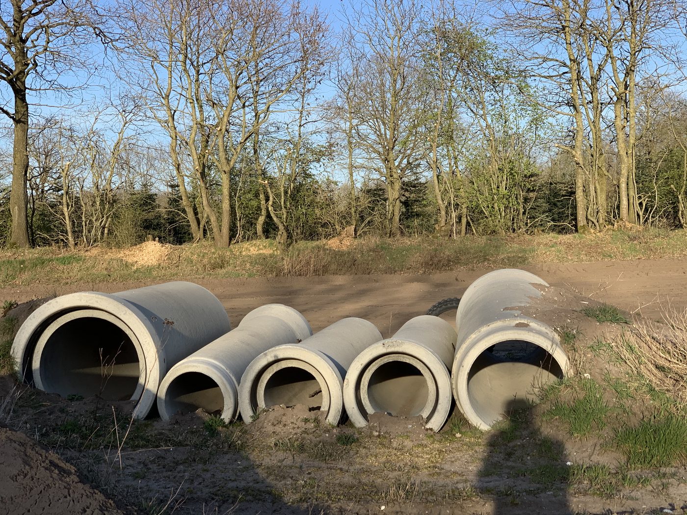 Betonrohre als Hindernis auf der Endurocross-Strecke